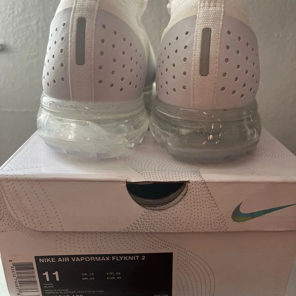 Nike VaporMax Flyknit Athletic Sneakers - White - Picture 4 of 6